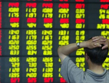 «Βουτιά» και στις ασιατικές αγορές μετά την «μαύρη Δευτέρα» της Wall Street: Τι συμβαίνει με την αμερικανική οικονομία;